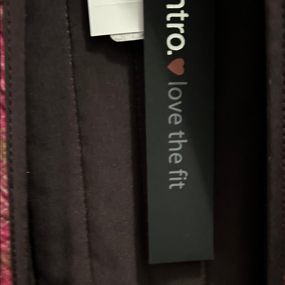 intro. Quilted Floral Burgundy Vest - Picture 6 of 6